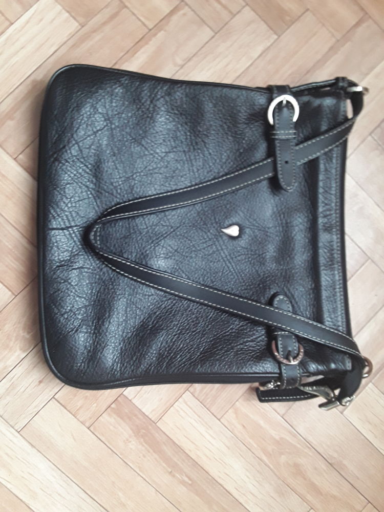 Sac  en  cuir  pour   femme 30 Mont�cheroux (25)