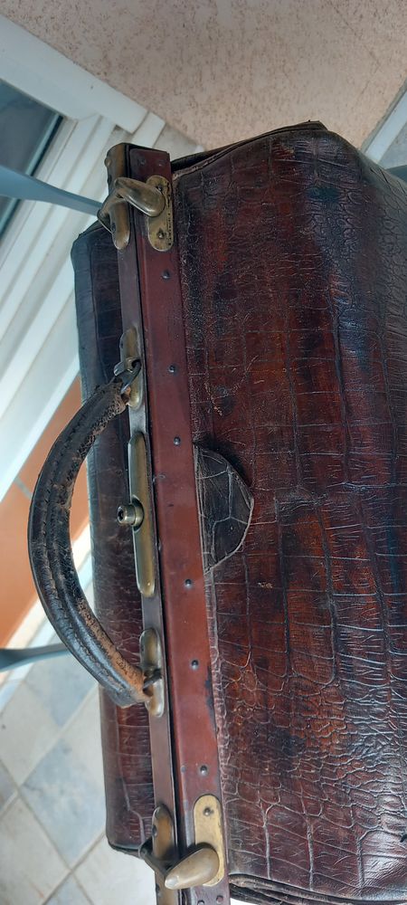 Sac  en cuir 70 Auterive (31)