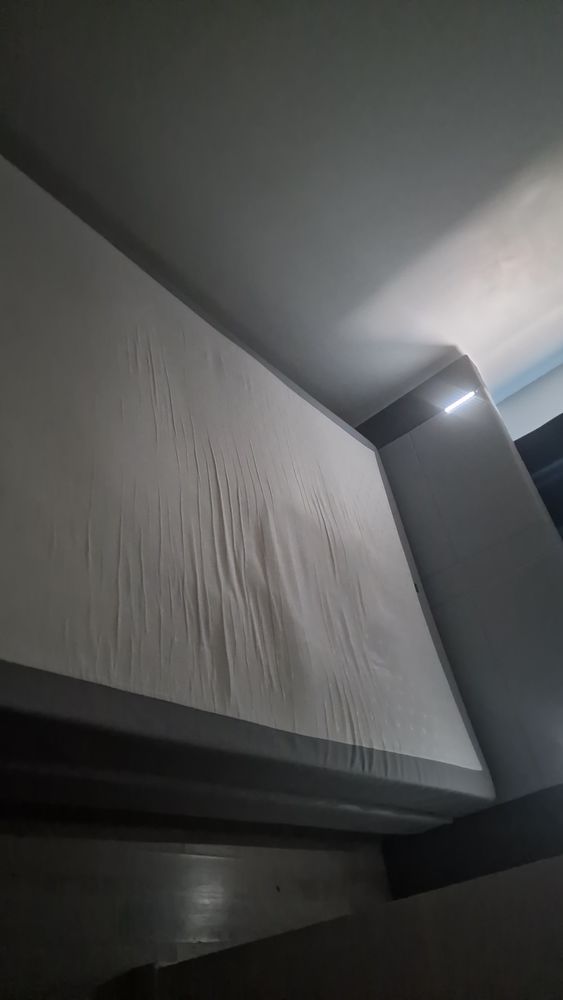 Lit 160�200 en cuire avec matelas, led + 2 box compris 700 Persan (95)