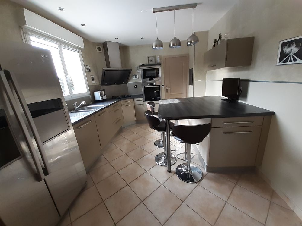 Cuisine am�nag�e et �quip�e 2300 La Guierche (72)