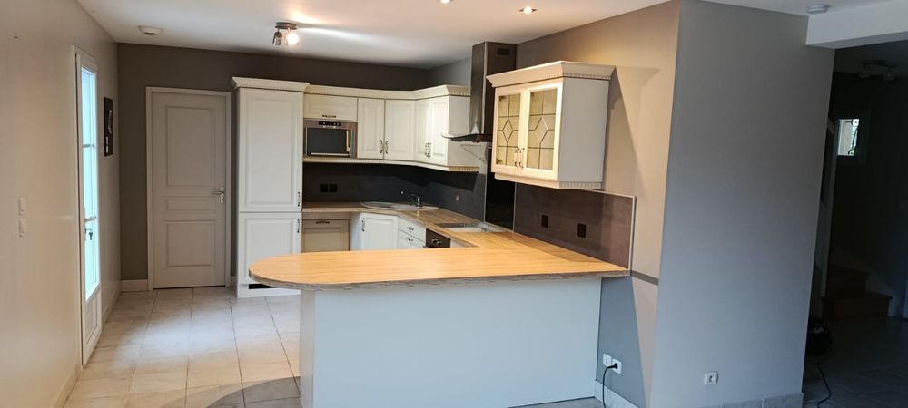 Cuisine am�nag�e en bon �tat 800 Saint-Ay (45)