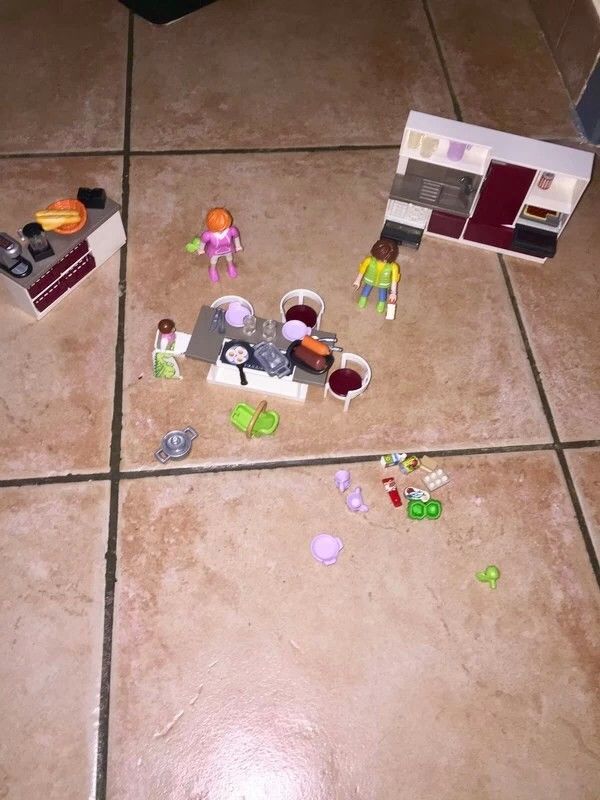 Cuisine am�nag�e playmobil 9269 en tbe � 17 euros
17 Laura�t (32)