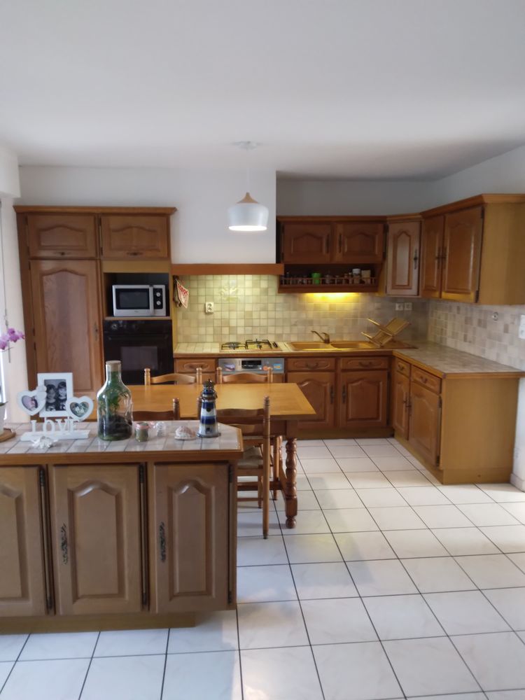 CUISINE Ch�ne et table 6 chaises four et plaque de gaz 550 Larmor-Plage (56)