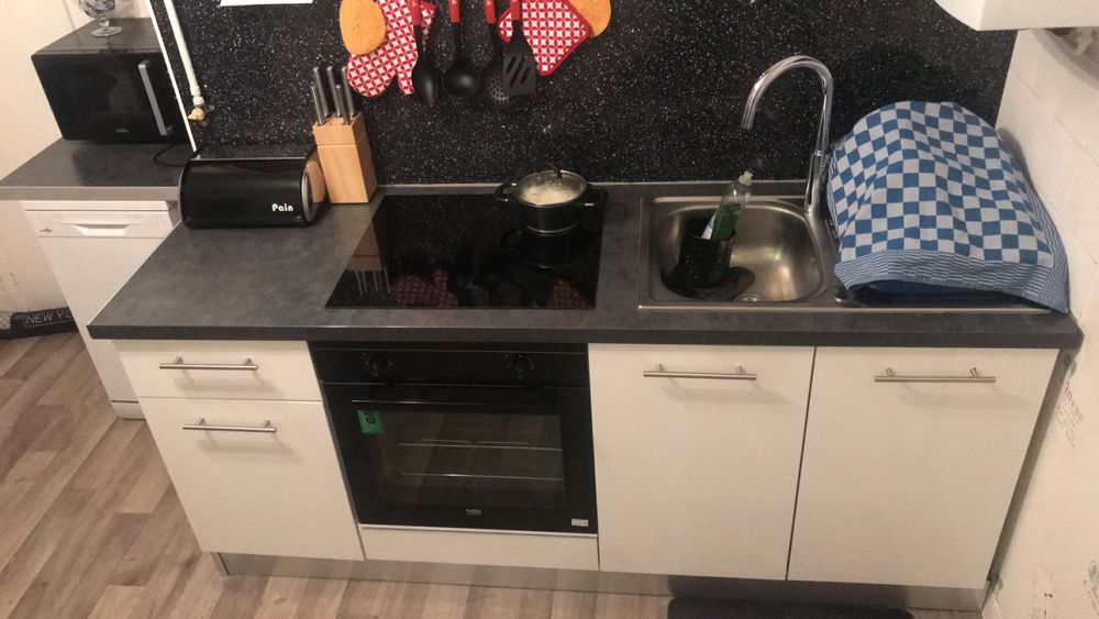 Cuisine compl�te blanc laqu� avec four plaque cuisson hotte 700 Creil (60)