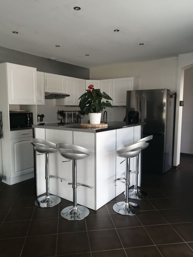 cuisine �quip�e avec mange debout et ces 4 chaises hautes 1100 Saint-Chamond (42)