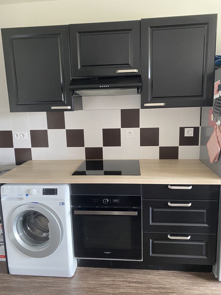 Cuisine �quip�e noire et bois 800 Saint-Vincent-de-Tyrosse (40)