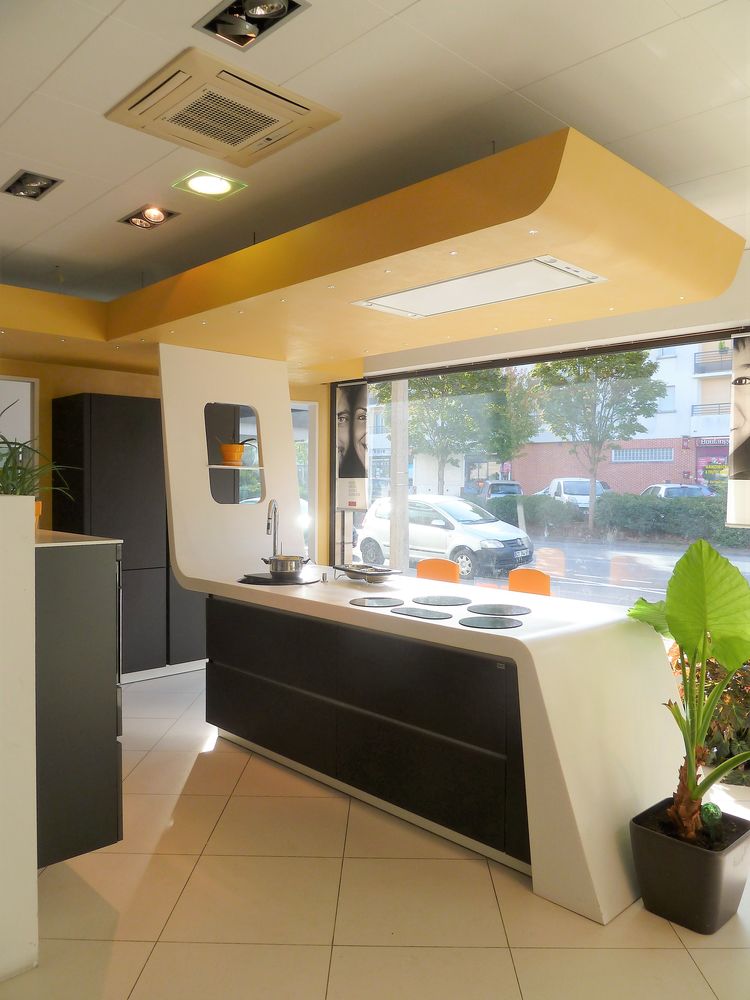 CUISINE D'EXPOSITION tr�s haut de gamme,fa�ades verre satin� 2500 Paray-Vieille-Poste (91)