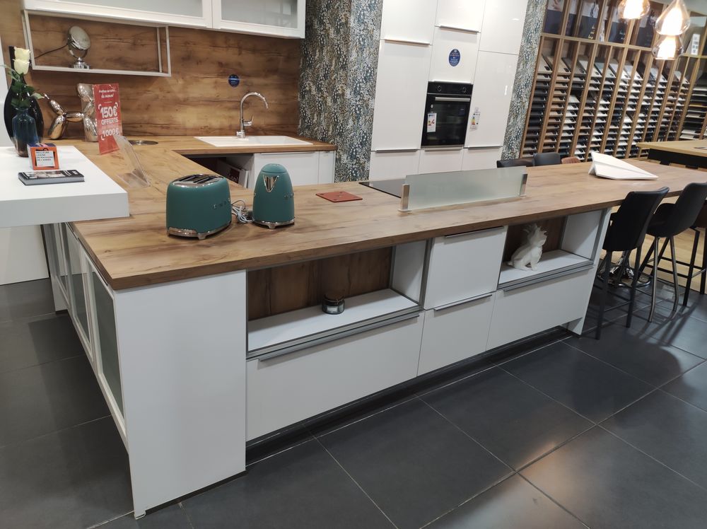 CUISINE HAUT DE GAMME BLANCHE LAQU�E FABRICATION ALLEMANDE 0 Cannes (06)