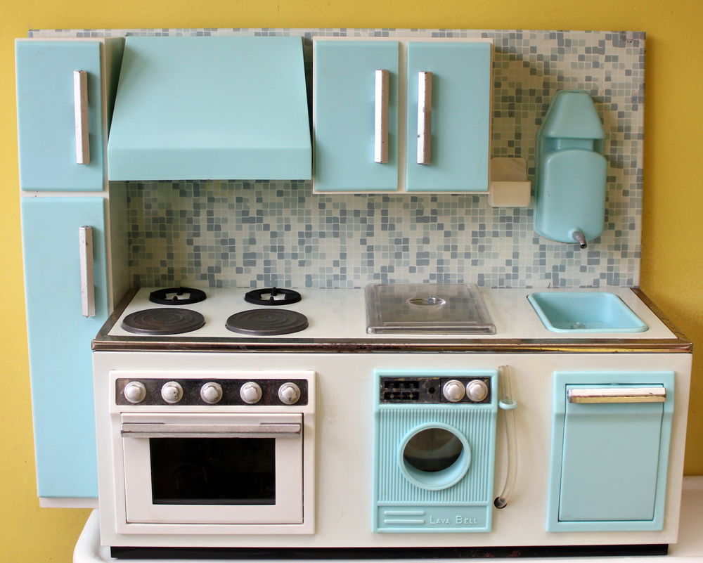 Cuisine int�gr�e tole et plastique jouet ancien 1960 120 Issy-les-Moulineaux (92)