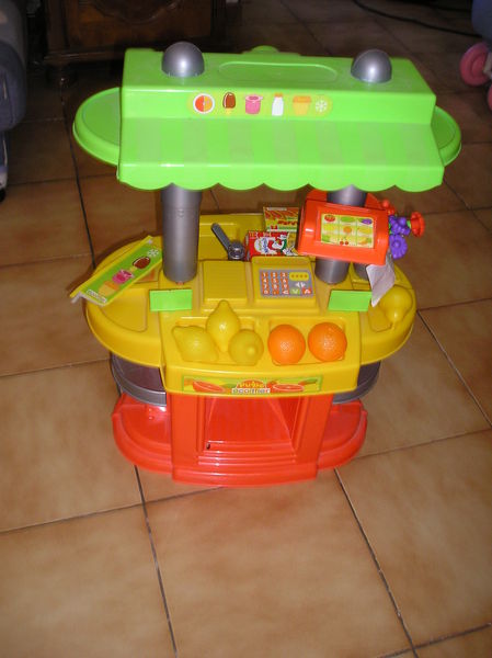 Cuisinette d'enfant en tr�s bon �tat
15 Sept�mes-les-Vallons (13)