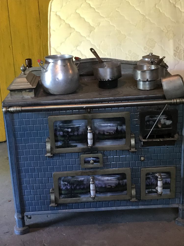 cuisini�re ancienne �maill�e peinte � la main 0 Arcens (07)