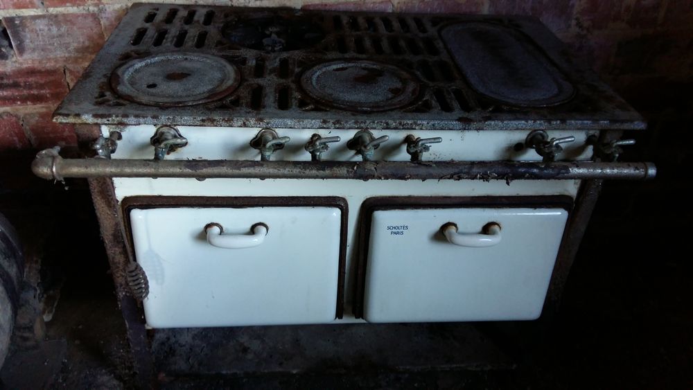 Cuisini�re ancienne SCHOLTES. 25 Bouzon-Gellenave (32)