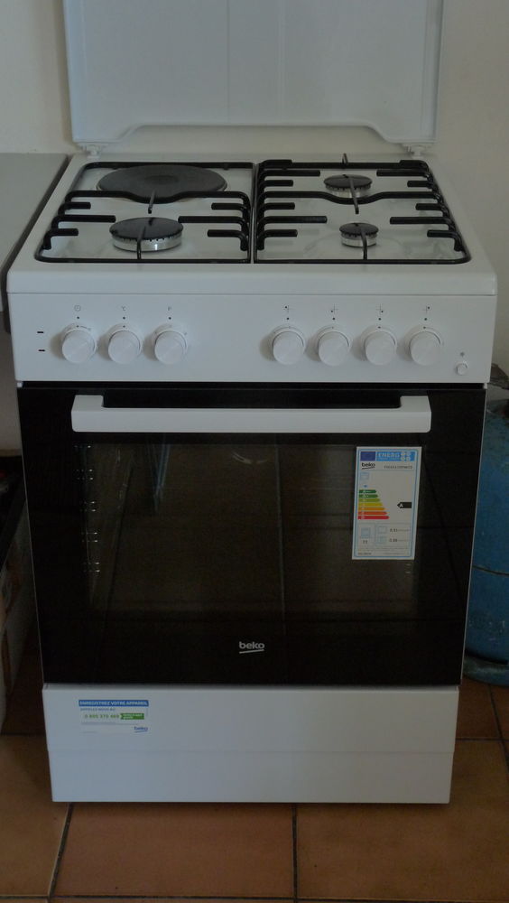 Cuisini�re BEKO FSE83110DWCS 400 Saint-Pierre (97)