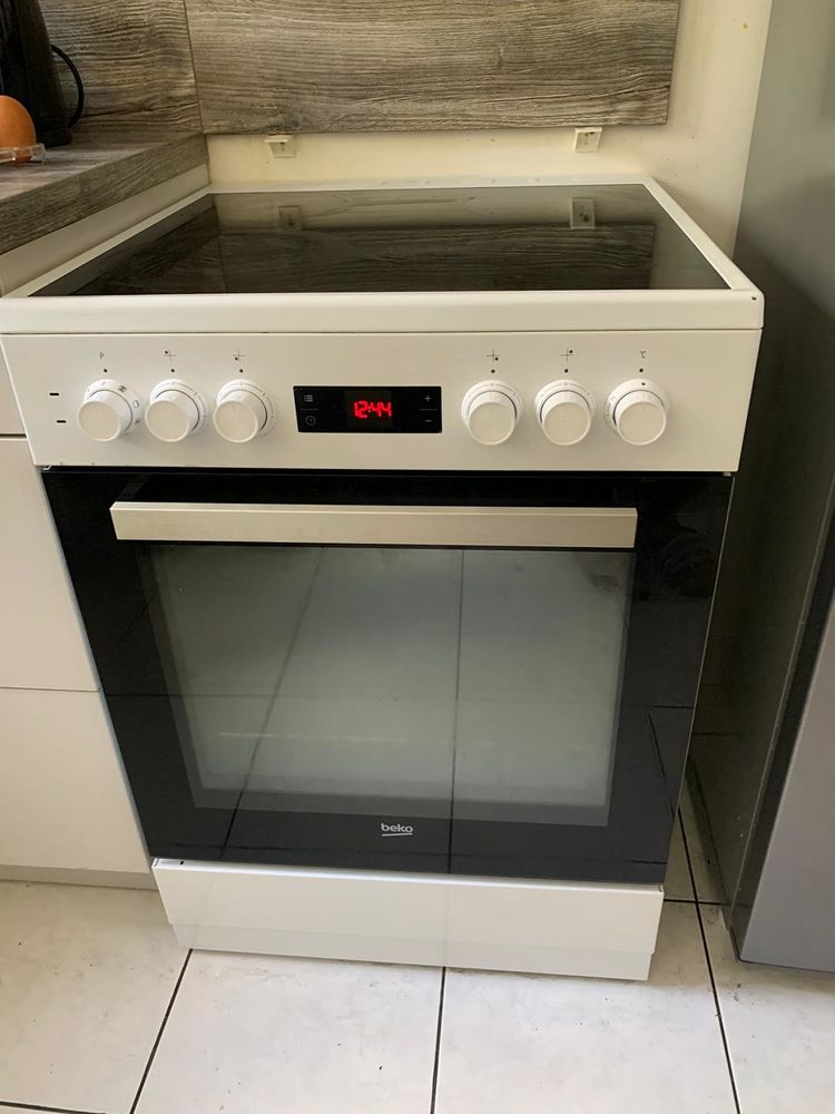 Cuisini�re BEKO vitroc�ramique 120 Dammartin-en-Go�le (77)