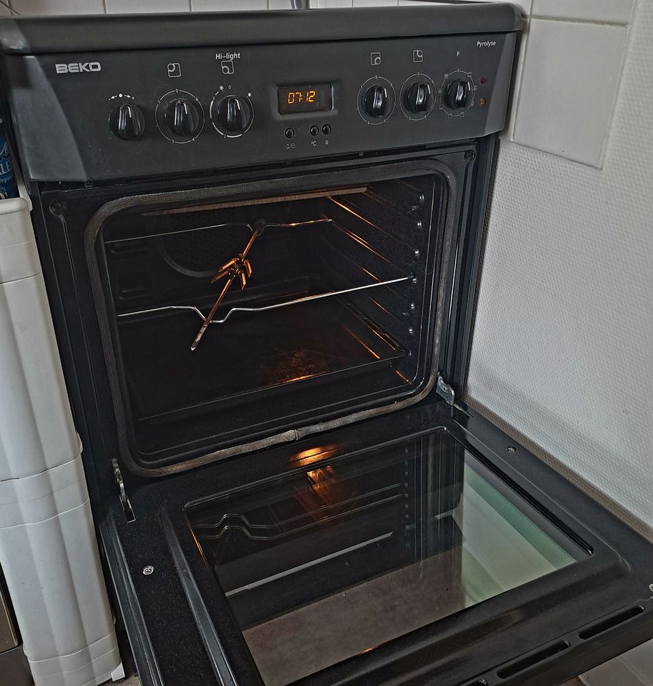 Cuisini�re BEKO Vitroc�ramique Pyrolyse 130 Fontenay-aux-Roses (92)