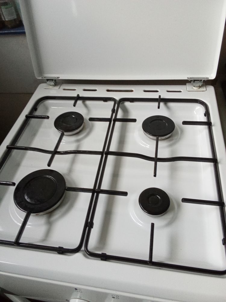 CUISINI�RE AYA DE CHEZ BUT
100 Saint-Laurent-sur-Mer (14)