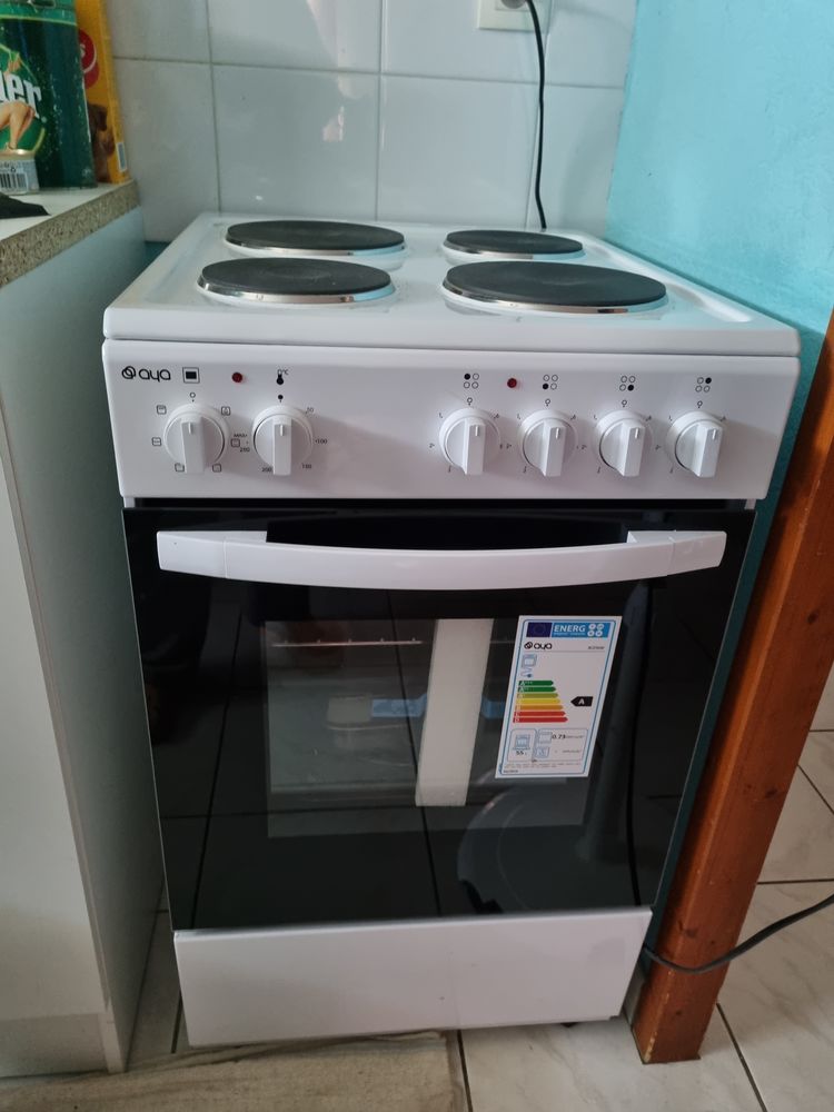 cuisini�re �lectrique AYA avec four. 190 Bonnefamille (38)