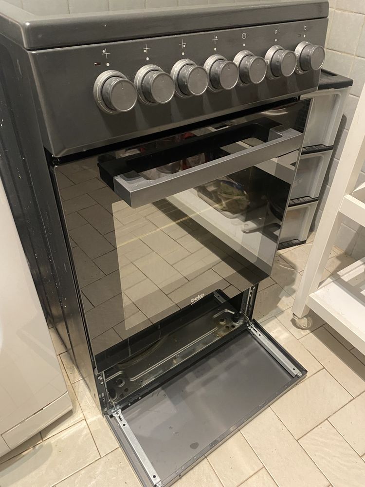 Cuisini�re �lectrique 280 Nice (06)