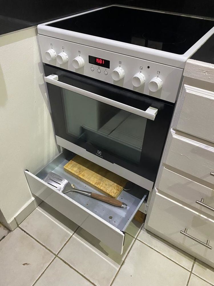 Cuisini�re electrolux EKC 66 0 Grans (13)