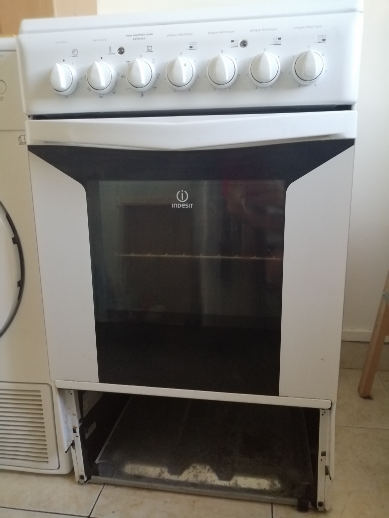 Cuisini�re 4 feux vitroc�ramique 50 Meudon (92)