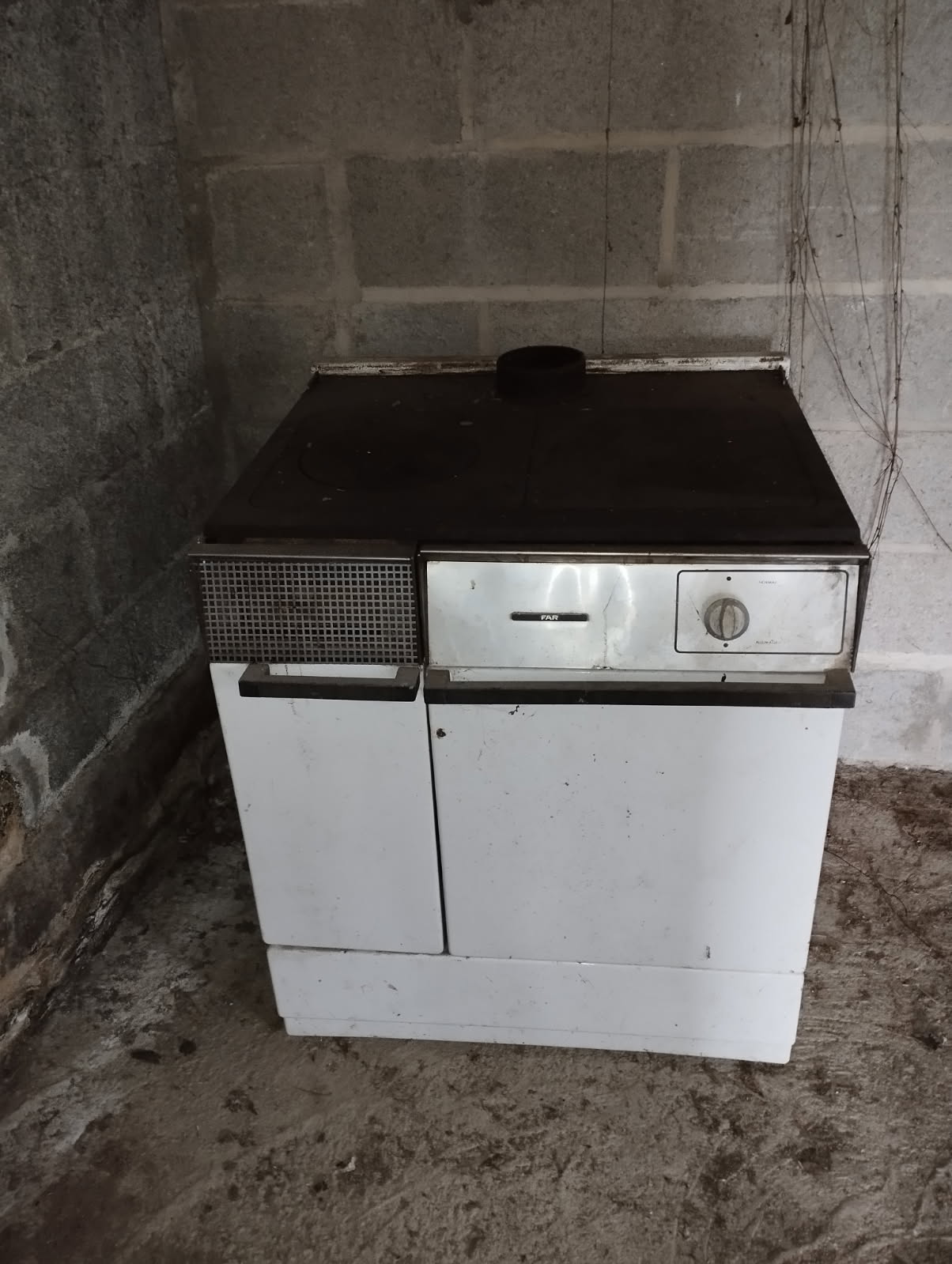 CUISINIERE EN FONTE 50 La Harmoye (22)