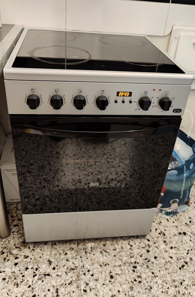 Cuisini�re four vitroc�ramique Faure
90 Boulogne-Billancourt (92)