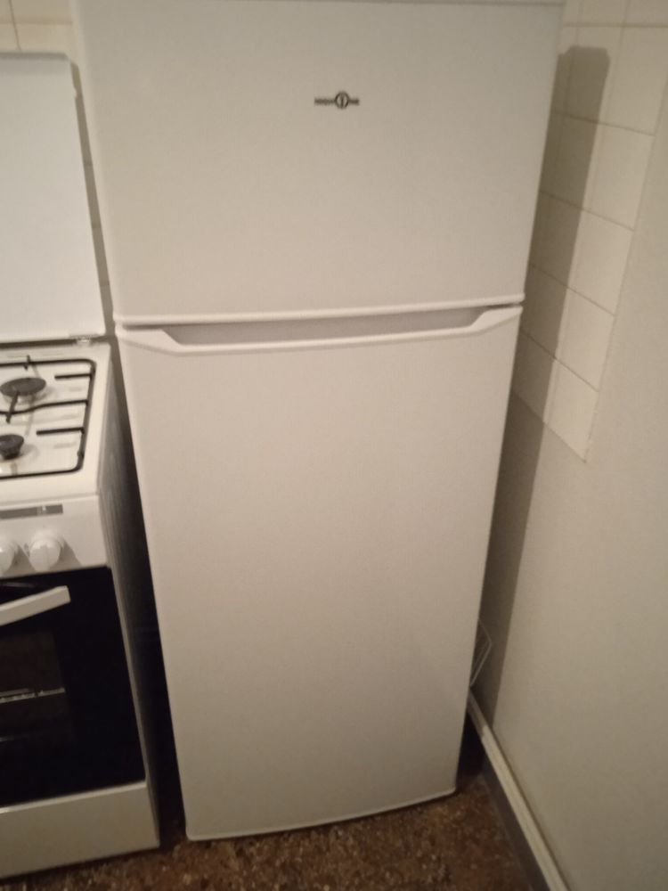 Cuisini�re,frigo,table de salon+6chaises, cuisini�re+raccord 560 Saint-B�nigne (01)