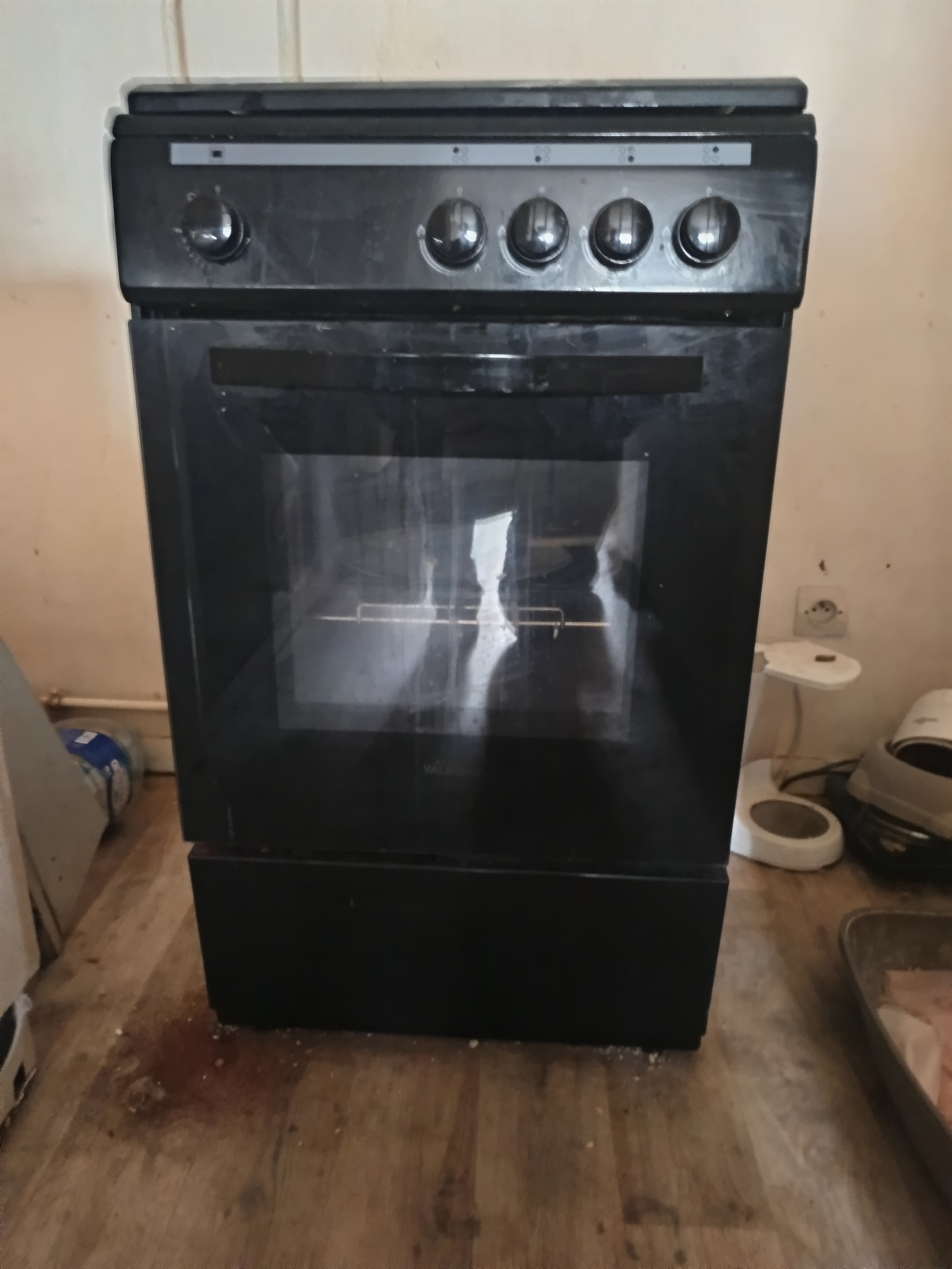 Cuisini�re gazini�re 4 feux un four.
�tat neuf impeccable 
0 Beauvais (60)