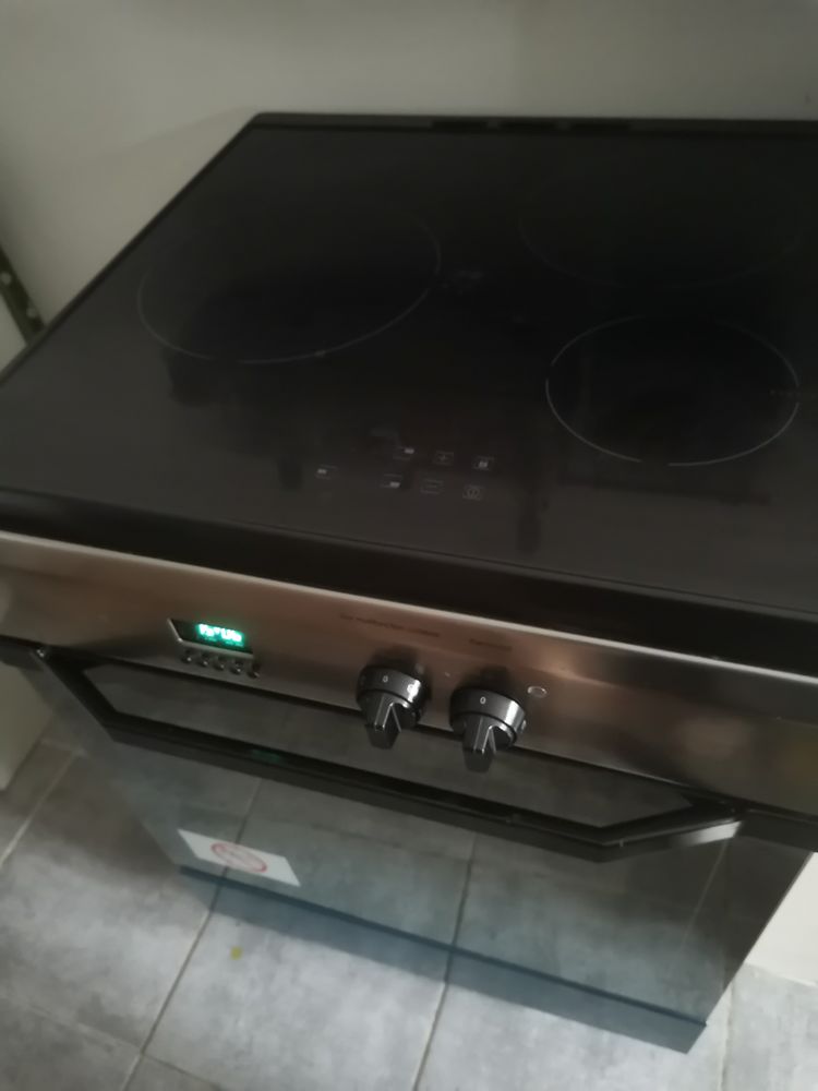 Cuisini�re INDESIT VITROCERAMIQUE 450 Melz-sur-Seine (77)