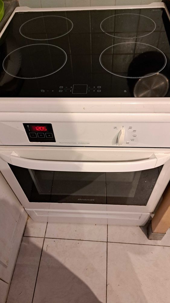 cuisini�re induction brandt four pyrolyse 250 Ch�teau-la-Valli�re (37)