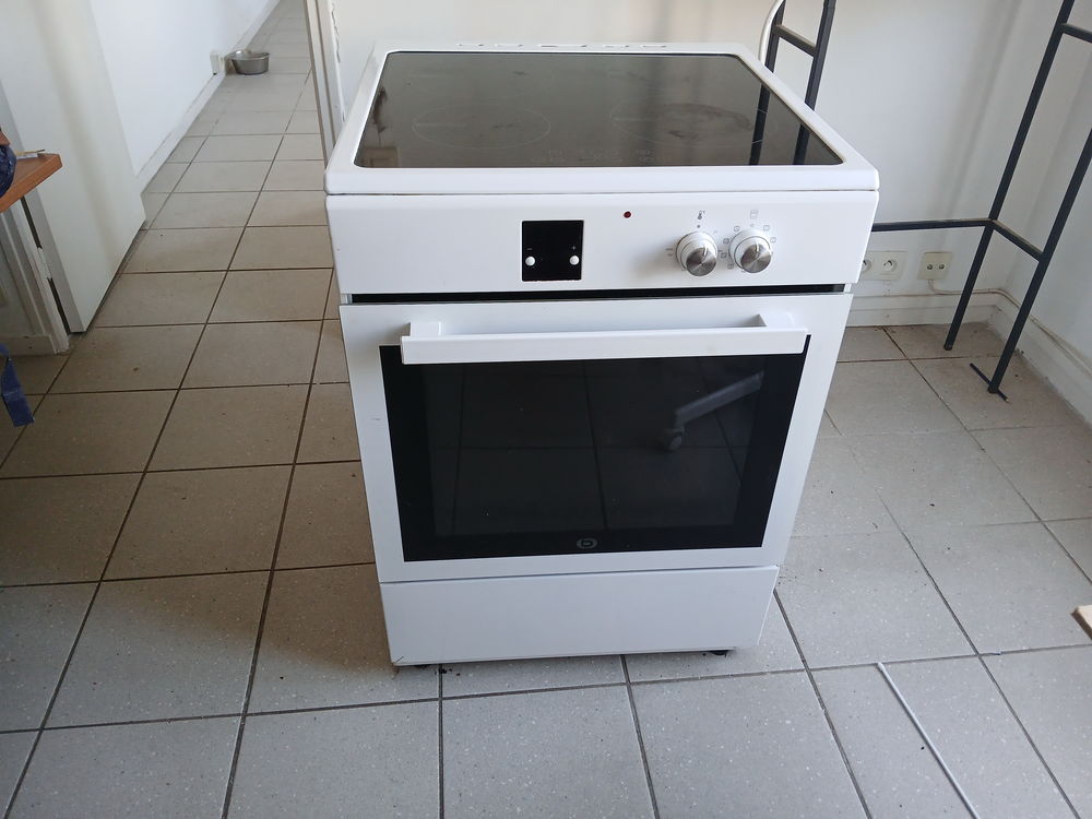 cuisini�re induction 4 plaques ann�e 2022 0 Marseille 15 (13)