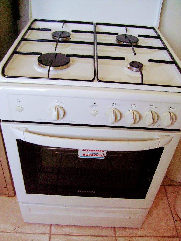 cuisini�re peut servit 100 Guiler-sur-Goyen (29)