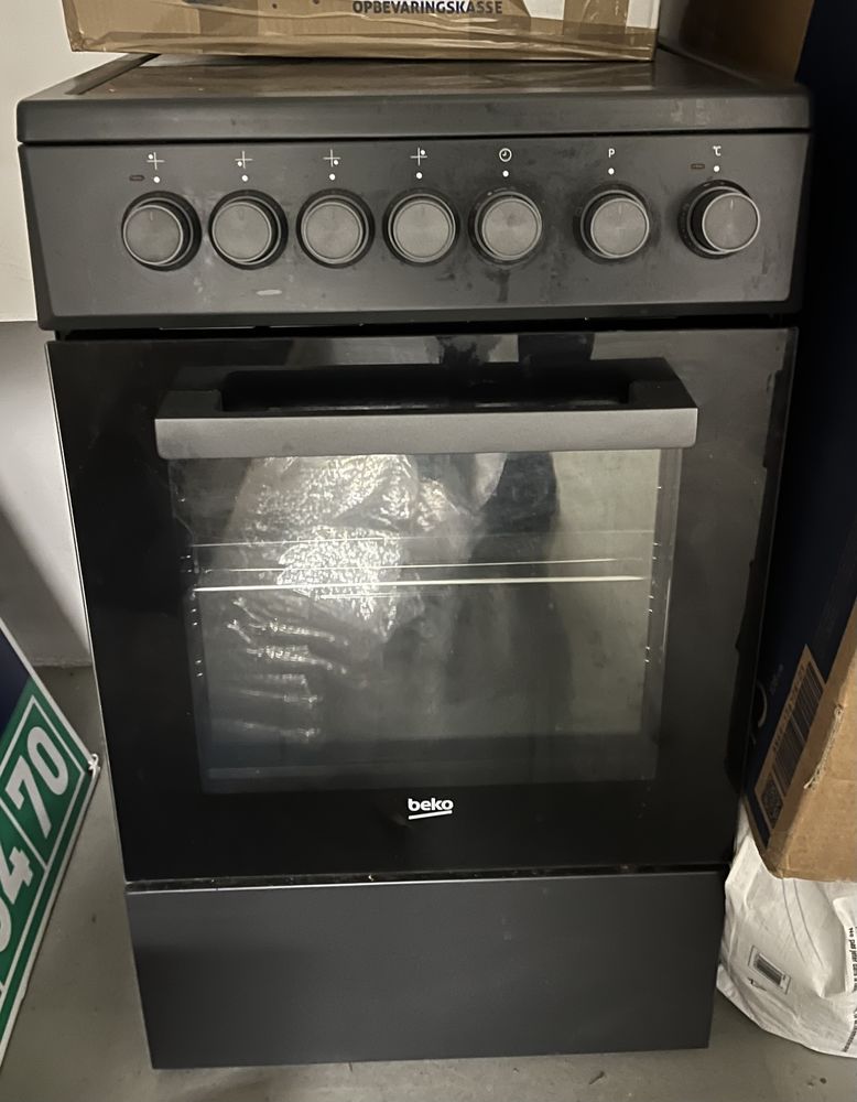  Cuisini�re pose libre /4 foyers vitroc�ramiques Beko 150 Ch�tillon (92)