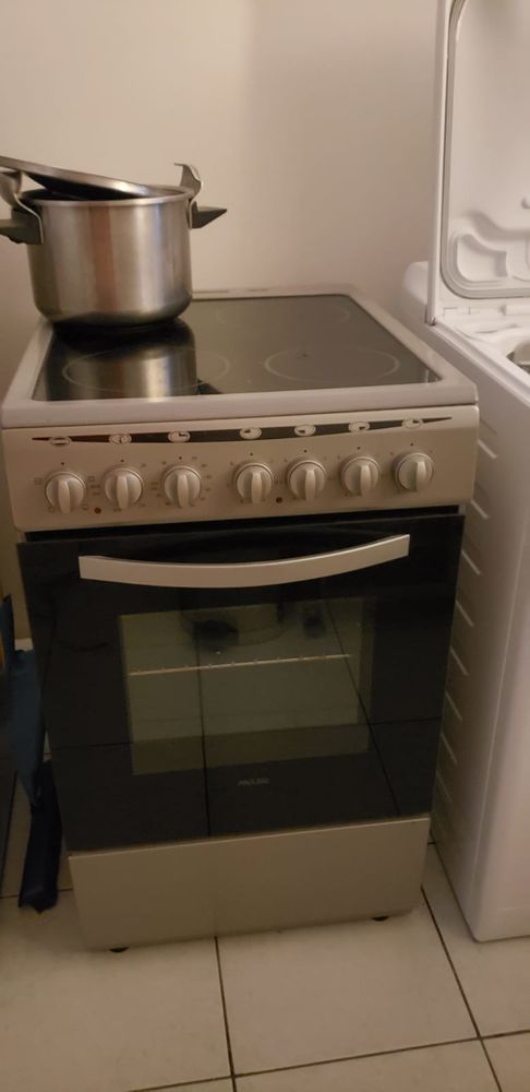 Cuisini�re PROLINE vitro 4 feux + four - bon �tat 250 Aix-en-Provence (13)