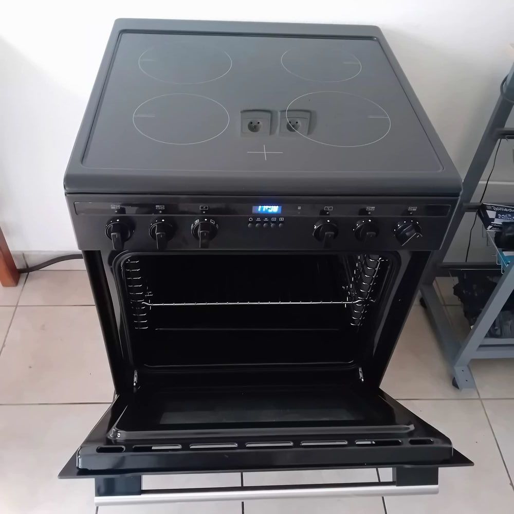 Cuisini�re quasi neuve (Encore sous garantie) 280 Gap (05)