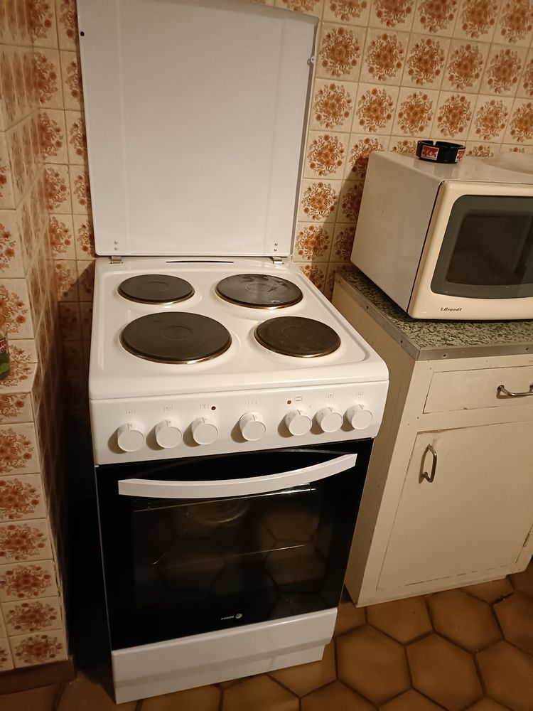 cuisini�re  toute �lectrique 300 Vals-les-Bains (07)