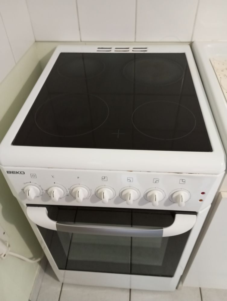 Cuisini�re VITRO CERAMIQUE 0 La Jubaudi�re (49)