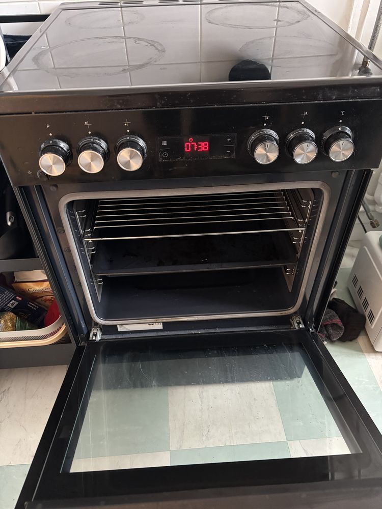 Cuisini�re vitroc�ramique BEKO FSM6730SBCS 50 Paris 14 (75)