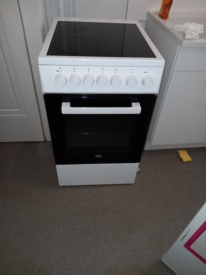 CUISINIERE VITROCERAMIQUE ! COMME NEUVE ! AFFAIRE A SAISIR 230 Lyon 7 (69)