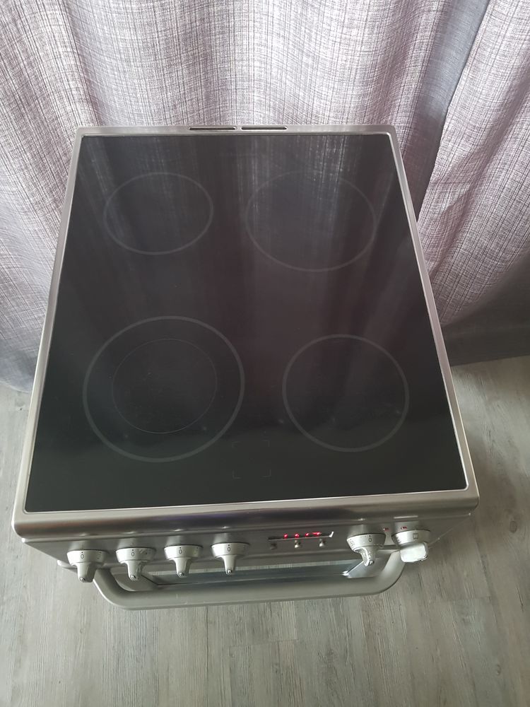 Cuisini�re vitroc�ramique ELECTROLUX (Arthur Martin) 250 Fontenay-aux-Roses (92)