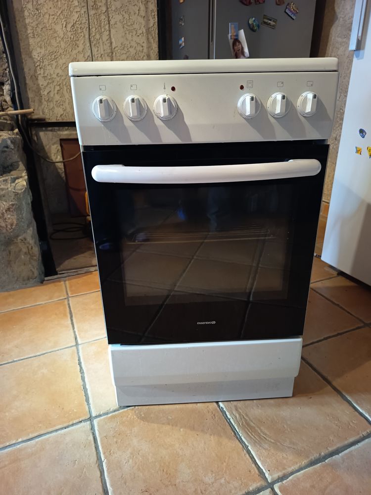 cuisini�re vitroc�ramique EVC505b 130 Saint-Chinian (34)