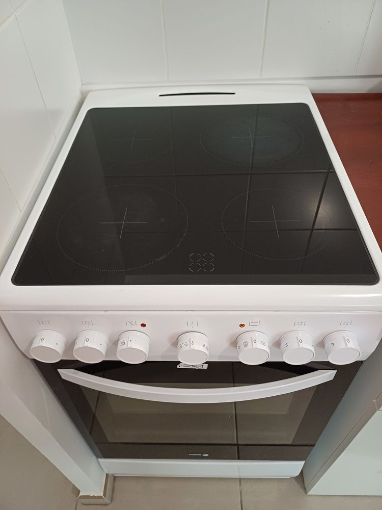 Cuisini�re vitroc�ramique FAGOR 189 Craponne (69)