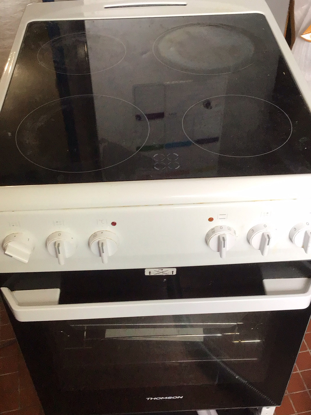 Cuisini�re, vitroc�ramique Thomson
250 Triel-sur-Seine (78)