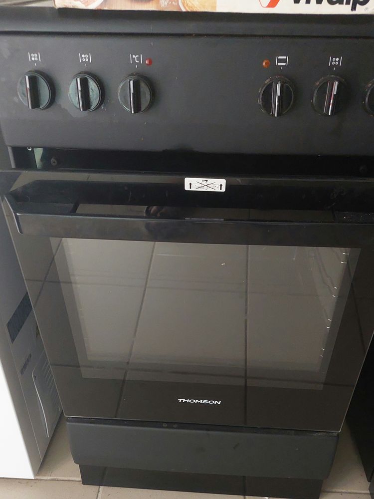 cuisini�re vitroc�ramique Thomson 200 Rovon (38)