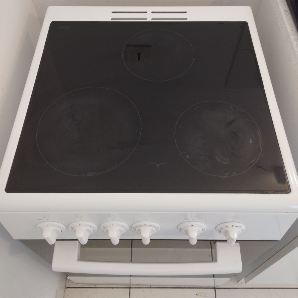 Cuisiniere vitroceramique 3 zones 120 Clichy (92)