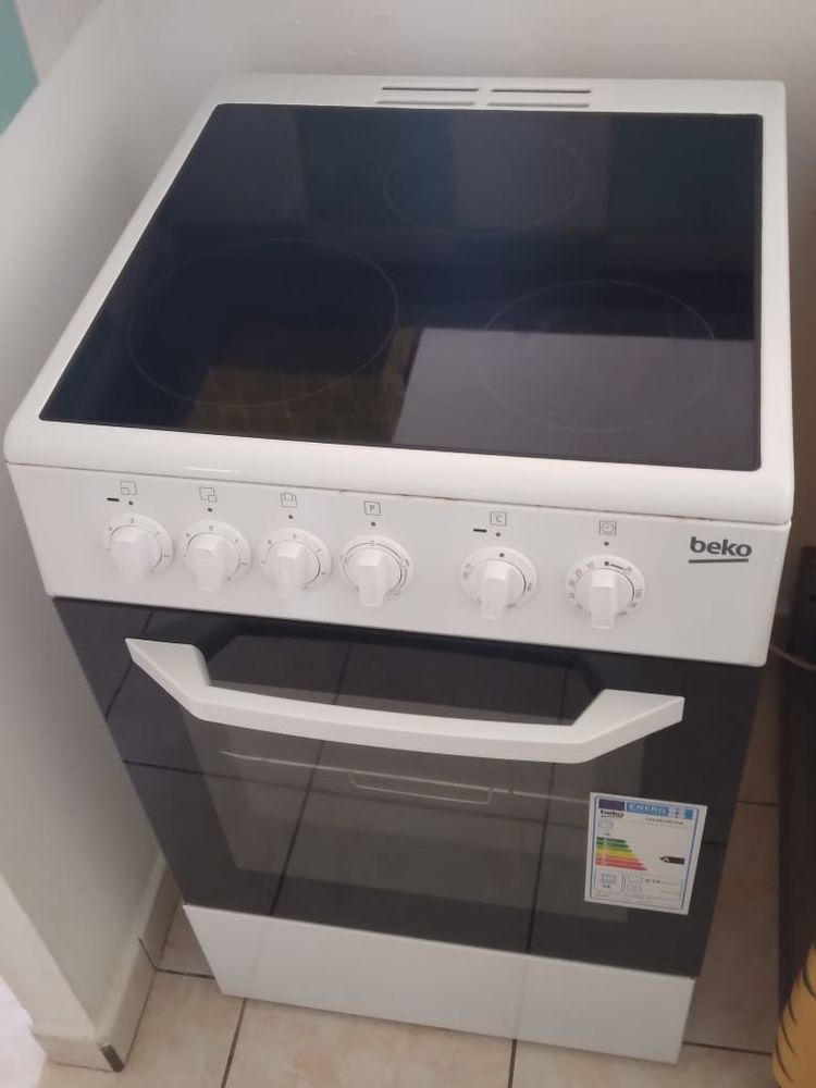 cuisini�re vitroc�ramique. 350 Bouillante (97)