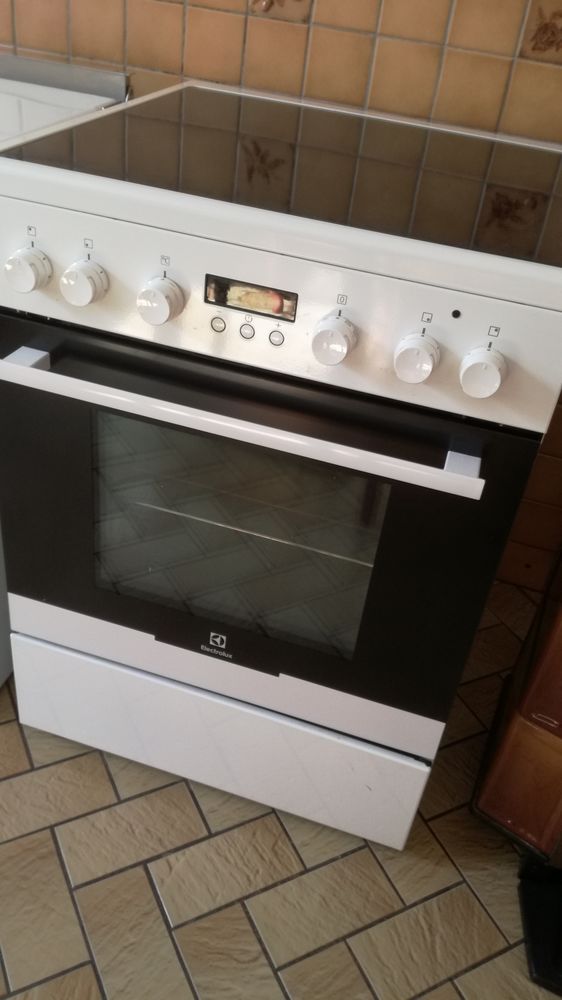 Cuisini�re vitroc�ramique 300 Haguenau (67)