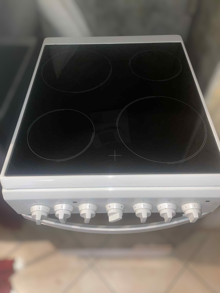 Cuisini�re vitroc�ramique 260 Montdidier (80)