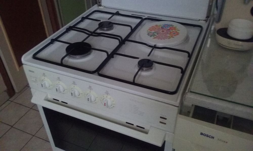 Cuisini�re 
120 Romans-sur-Is�re (26)