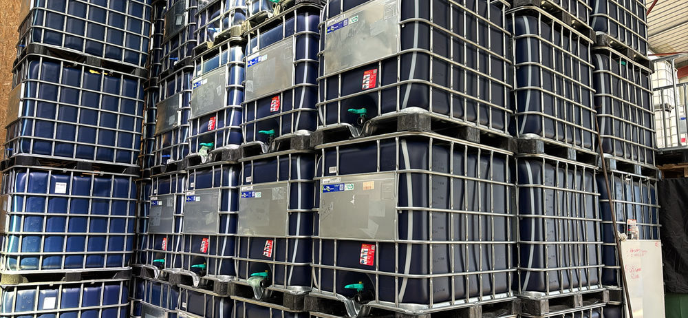 Cuve a eau 1000 litres opaque noire 70 Noyant (49)